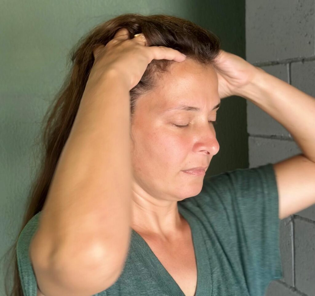 massagem no couro cabeludo