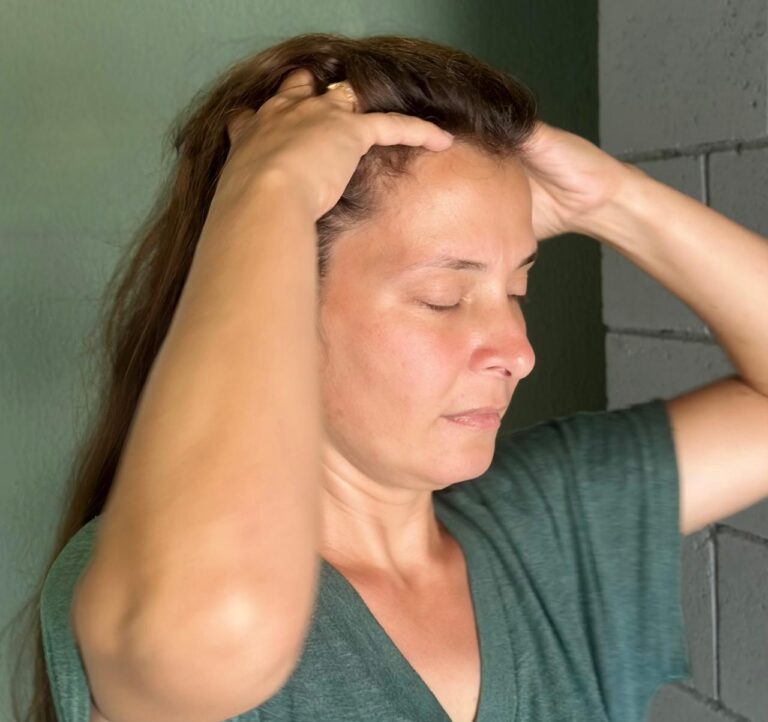 massagem no couro cabeludo