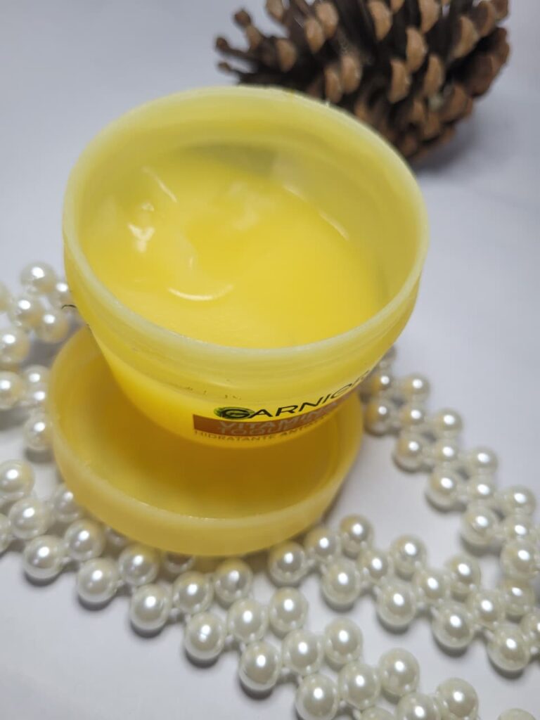 Hidratante facial Garnier vitamina C: vale todo hype? hidratante garnier